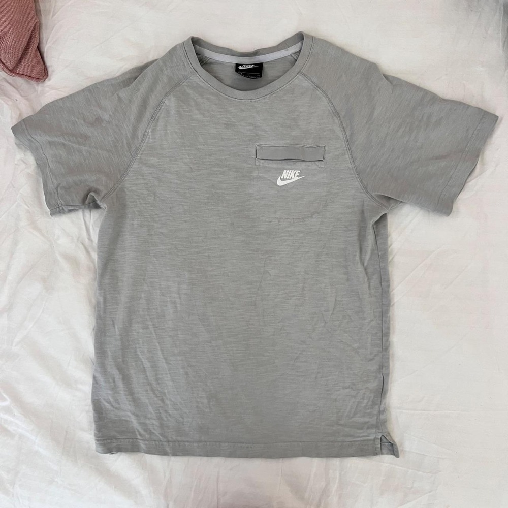 Nike Sportswear Heather Grey Raglan Tee Chest Pocket – Size Small